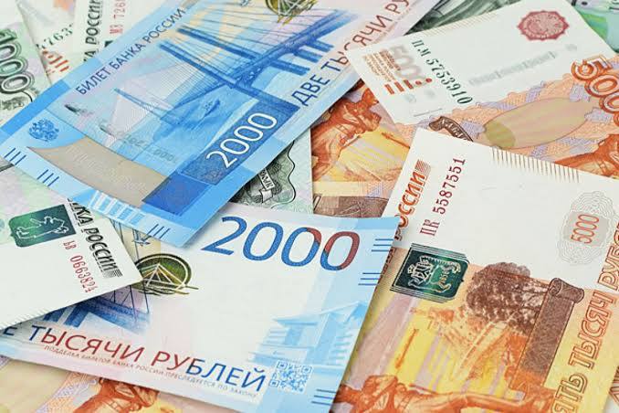 CryptoNewsHntrs's tweet photo. RUSSIA PAYS FIRST SALARY IN DIGITAL RUBLE!
🚀 A HISTORIC STEP TOWARD DIGITAL CURRENCY! 💰
#DigitalRuble #CryptoNews #Russia #Fintech #DigitalCurrency #FutureOfFinance https://t.co/wA8RNwlzQx