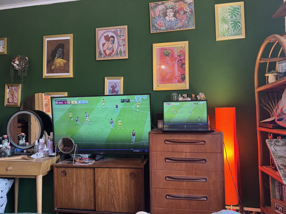 Watching this in double vision I think is making it doubly worse ffs WE ARE AT HOME COME ON ⚒️ GET A GRIP