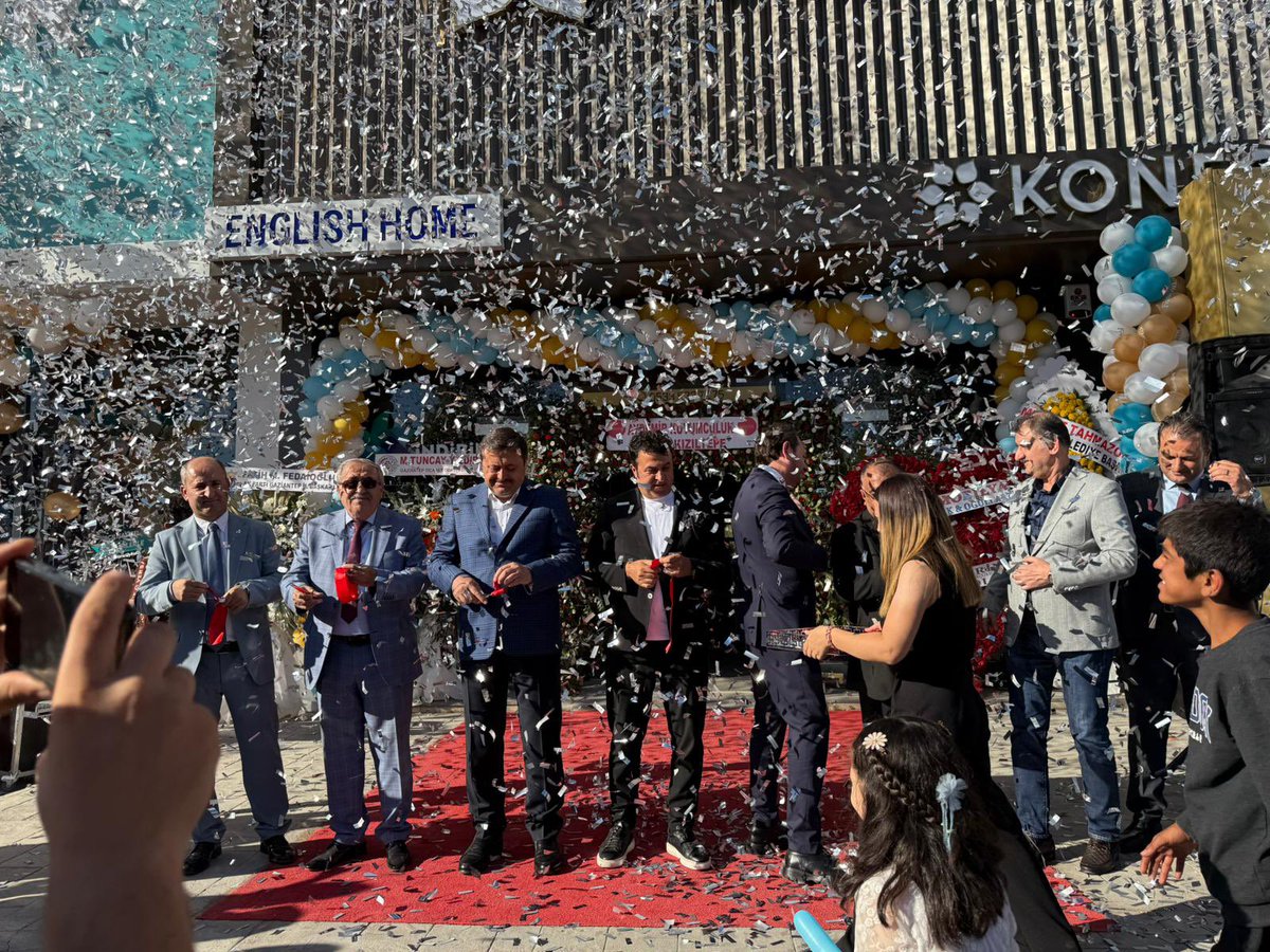 ErolOngur's tweet photo. Deva Partisi İl Başkanımız Sayın Ekrem Kurt ve İl Yönetim Kurulu Üyelerimizle birlikte Konfor Mobilya’nın yeni Gaziantep şubesi açılışına katıldık.

Rabbim, şube başkanı Sayın Fadıl Yılmaz’a ve tüm Konfor Mobilya ailesine helal ve bereketli kazançlar nasip etsin.

Gazişehrimizin ekonomisine ve istihdamına katkı sunacak bu güzel girişimin hayırlara vesile olmasını diliyoruz.

#Gaziantep