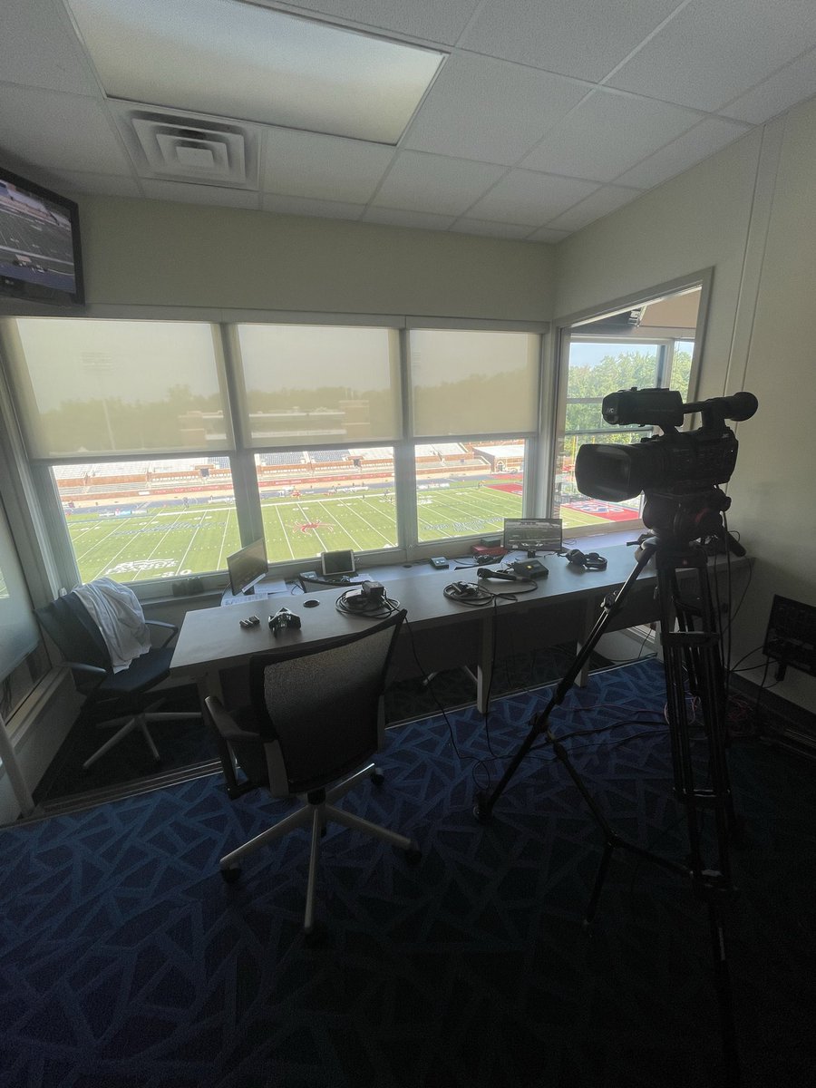 spidervoice's tweet photo. Finally! Home booths ready for home opener at Robins Stadium! @Spiders_FB @VMIAthletics 2pm today. Join @Spiderlegz12 @TarkentonChip &amp; me on @MonSportsNet &amp; @espn+ OR
@rfish15 &amp; @spider1 @ESPNRichmond! https://t.co/xZUel92IYY