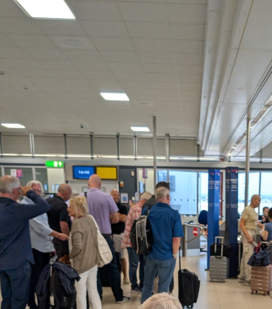 .<a href="/British_Airways/">British Airways</a> this is the gate you told us to leave the lounge for 45 minutes ago.  BA2662 LGW-FAO