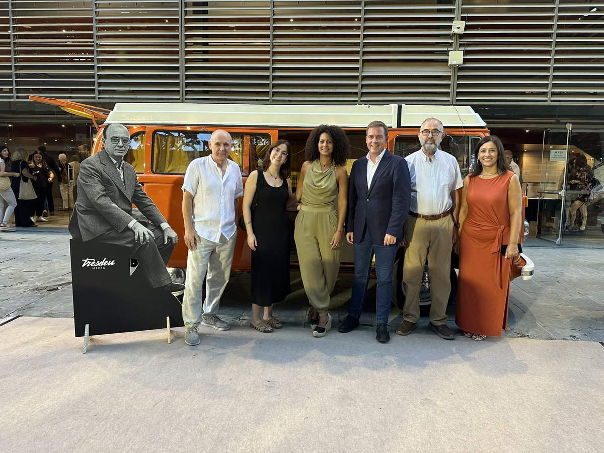 rogerxativa's tweet photo. ✨ Ahir vam viure a #Xàtiva una nit molt especial amb la preestrena del documental “Seràs per sempre”, un homenatge al gran Vicent Andrés Estellés. 

👏 Enhorabona a tot l’equip de producció per un treball intens, acurat i ple de sensibilitat! https://t.co/My2KBhVvxz