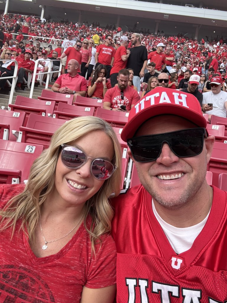 emerantura's tweet photo. Let’s go Utes!!!!!!! #Utahgameday https://t.co/E3inzF0NYD