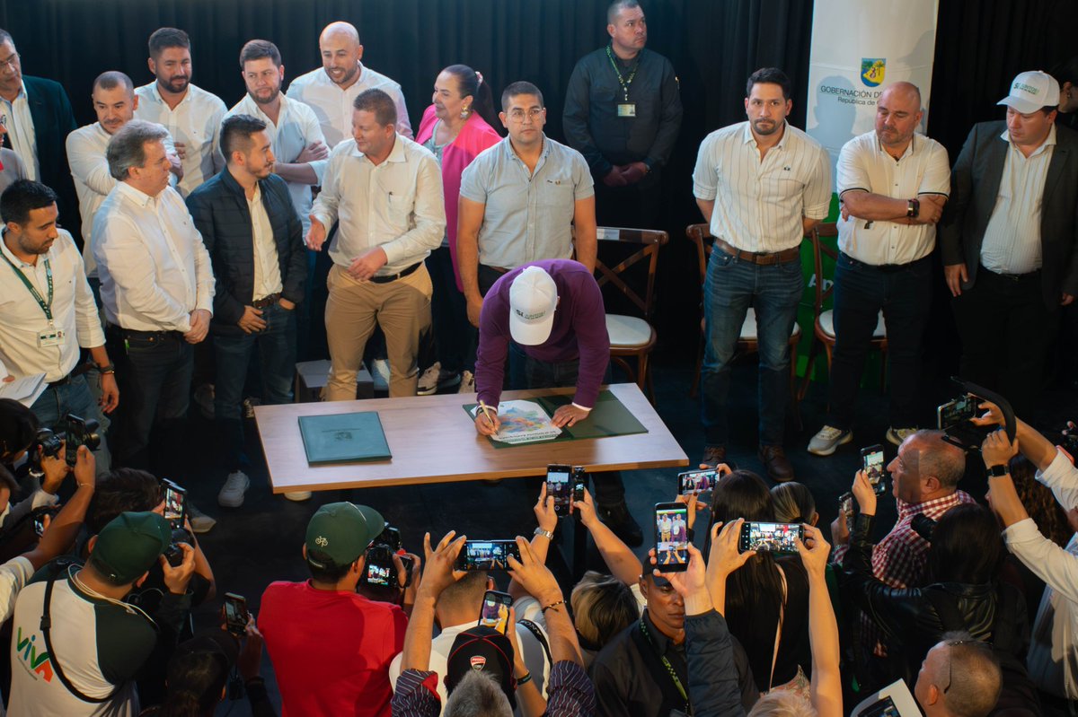 Estuvimos presentes en el encuentro regional donde se firmó el Acuerdo por la Gobernanza y la Asociatividad Territorial en el Oriente Antioqueño. 

El espacio nos ayudó a entender mejor los retos regionales y a mantenernos informados sobre decisiones que influyen en el territorio