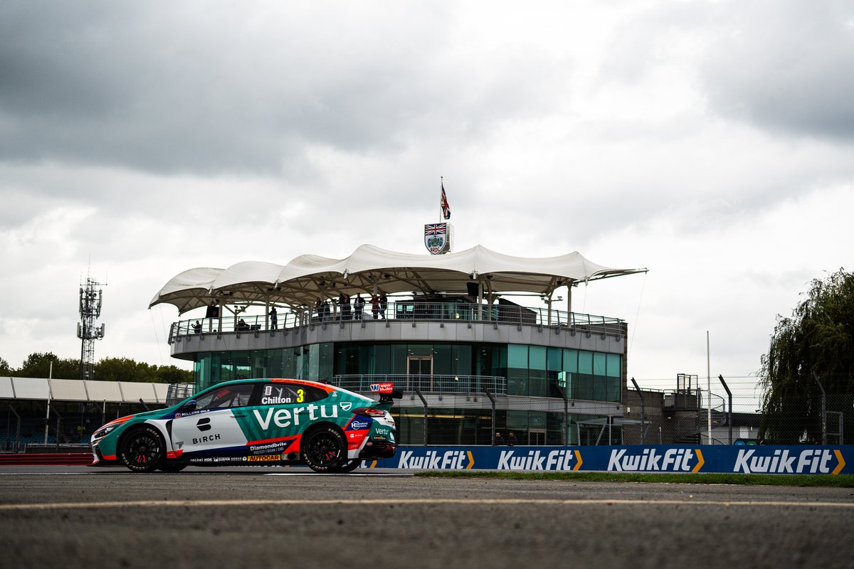 TomChilton_'s tweet image. Not how I planned for qualifying to go 🫠 P19 for Race 1 tomorrow, time for a charge 👊🏻

📺 Catch all the action tomorrow on ITV4! 

#BTCC #EXCELR8 #TeamVERTU #birchgatwick @VertuMotors  @Excelr8M