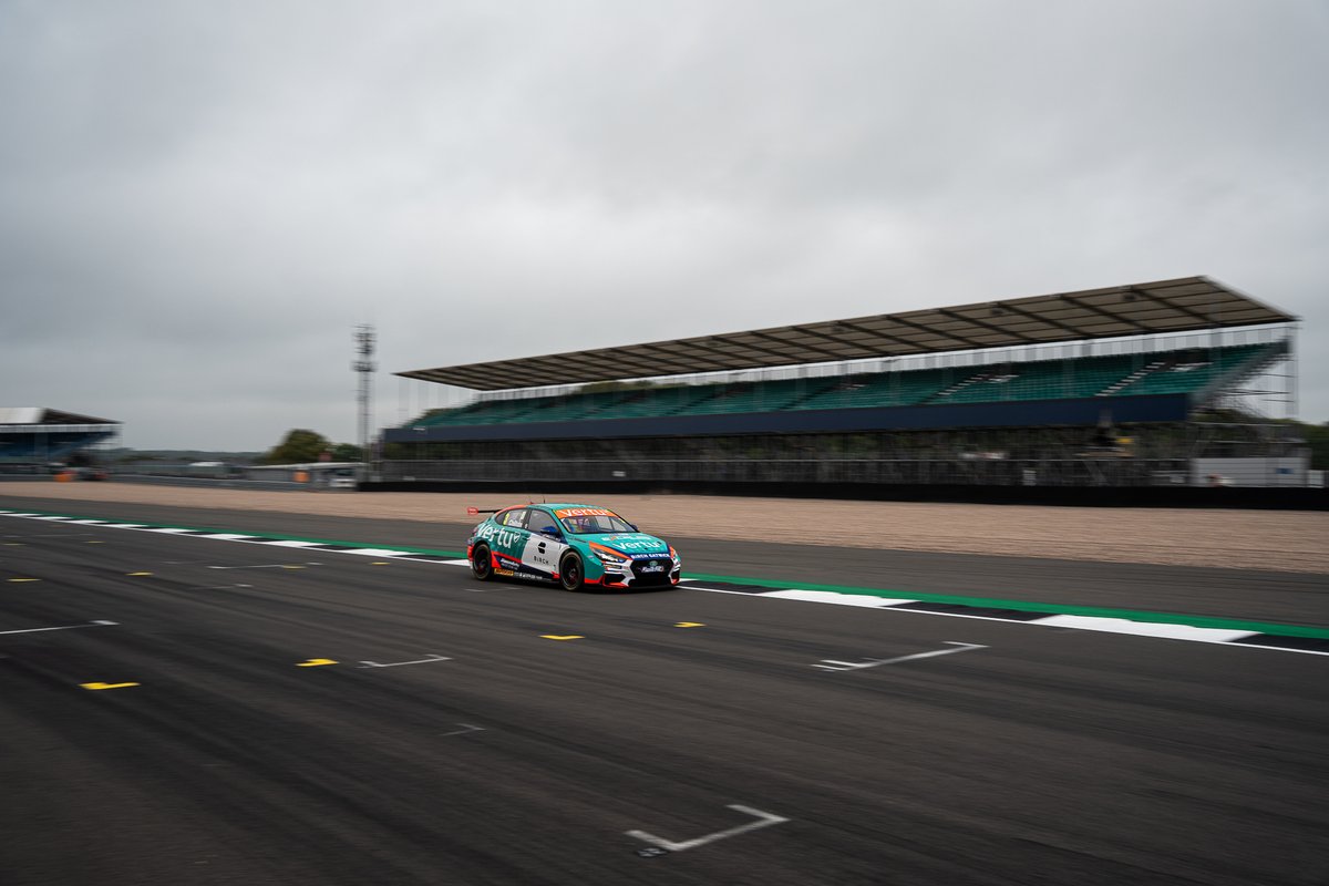 TomChilton_'s tweet image. Not how I planned for qualifying to go 🫠 P19 for Race 1 tomorrow, time for a charge 👊🏻

📺 Catch all the action tomorrow on ITV4! 

#BTCC #EXCELR8 #TeamVERTU #birchgatwick @VertuMotors  @Excelr8M