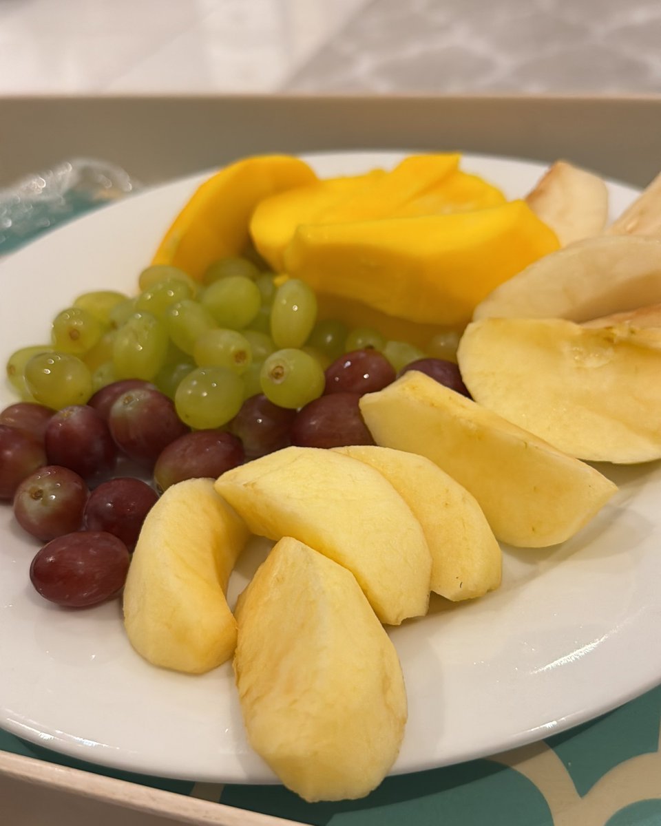 تخيلوا في ناس يشوفون الفواكه مضرة 🙄

لا تعليق 🤐