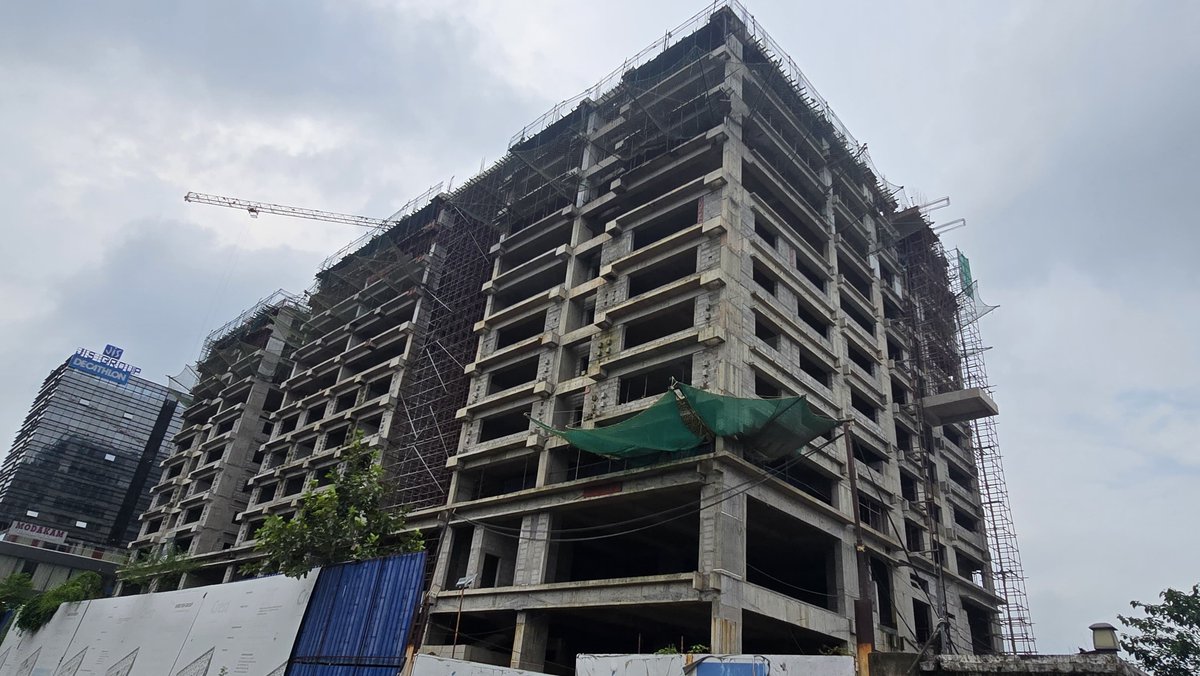 RSH Crest, a commercial (retail and office) space in New Town Action Area 2, has almost topped out. Having a project size of 215,192 sq ft, 

According to WBRERA, the project was supposed to be completed by 2025, but now the project timeline has been extended to 2027.
#newtown
