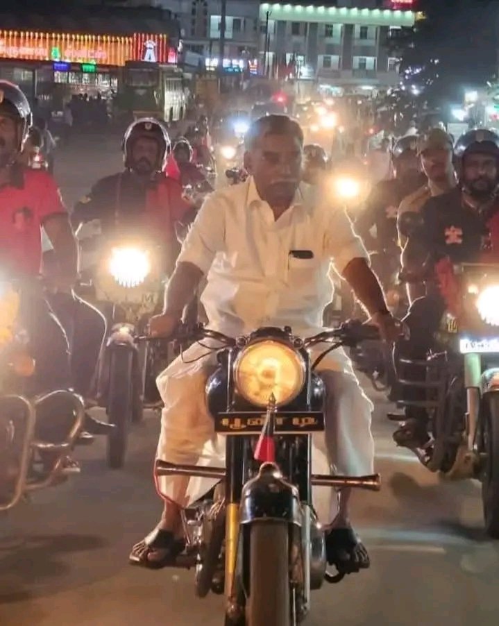 selvadmk96's tweet image. இவரை மீறி திருவாரூரில்  எந்த அணிலும் வாலை கூட ஆட்ட முடியாது...