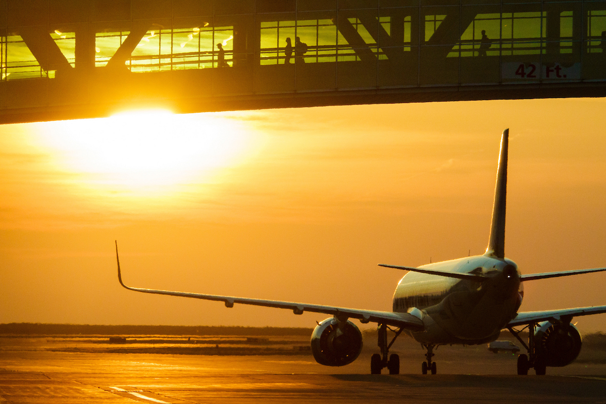 DENAirport's tweet image. REMINDER: The A-Bridge is open and the views are first class. 👌 
 
Use it to get to and from the terminal and Concourse A.
#TravelTip
