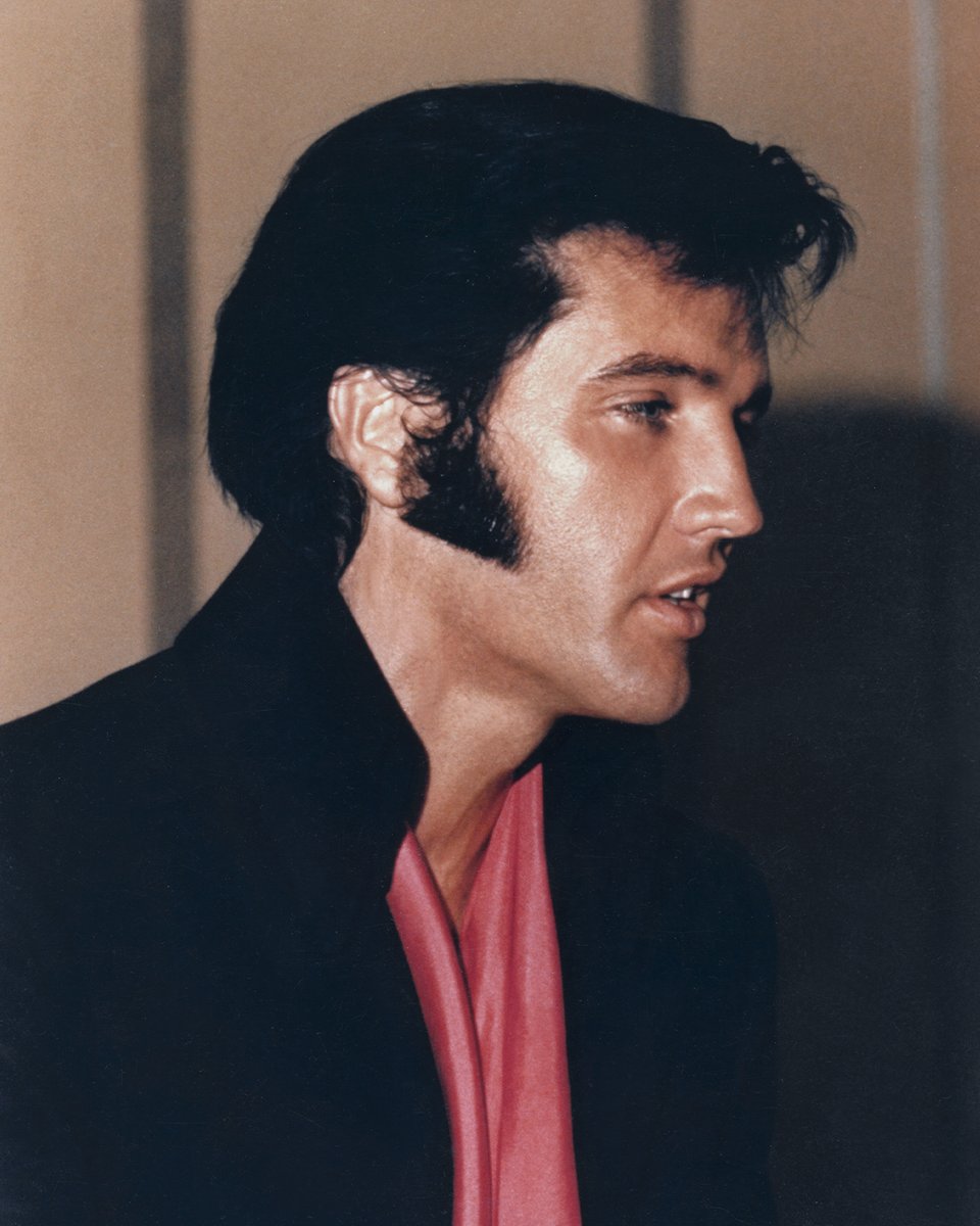 Elvis Presley tweet media