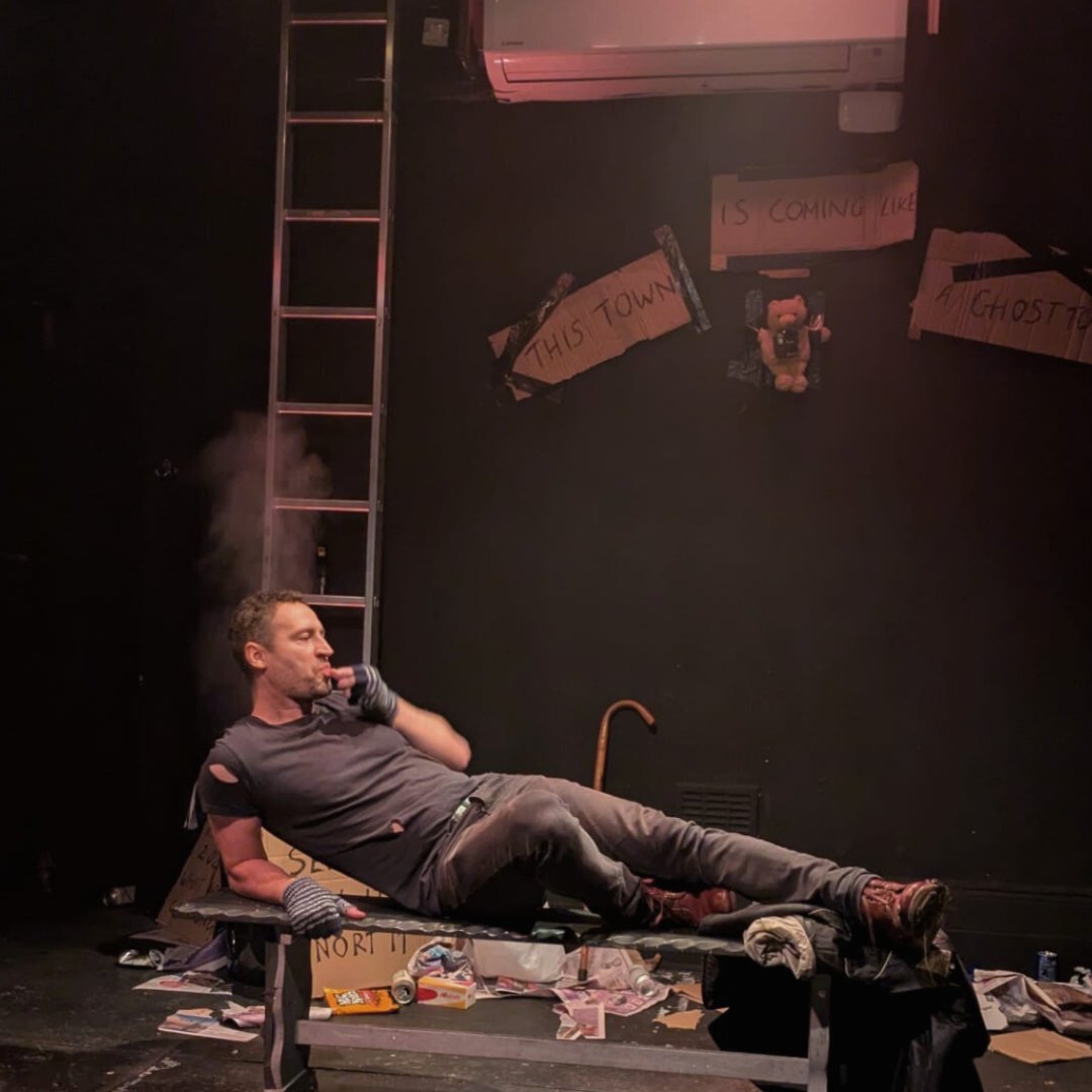 PengeTheatre's tweet image. TONIGHT

Your last chance to see the amazing Will Croft in GhostTown, his play about survival and redemption. 

🎟 Grab your tickets before it’s too late:
thebridgehousetheatre.co.uk/shows/ghosttow…

Production shots © Anna McKelvie