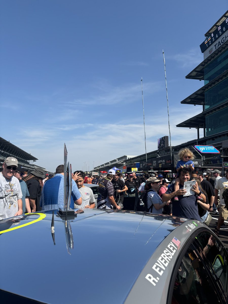 The grid is PACKED for today's Michelin Pilot Challenge race 😯
