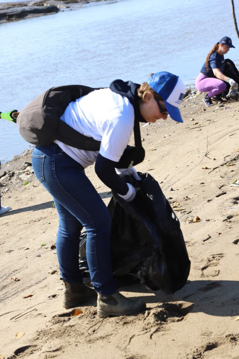 La playa y manglar de Juan Díaz fue invadido por  personal de la Dirección Ambiental y la Subdirección de Resiliencia de la Alcaldía de Panamá,Autoridad Marítima, la Junta Comunal de Juan Díaz y organizaciones sin fines de lucro en una mega jornada de limpieza.