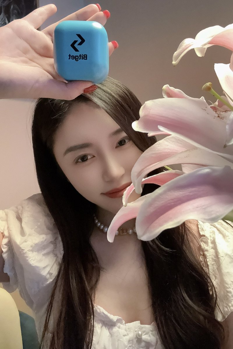 晚上回家收到bitget的礼物，看了半天没看懂那些装备是啥，问了家印才知道是一套渔具[旺柴]
说实话，从业这么多年，圈内真心佩服的人没几个，唯独家印，一路走来，深谙以人为本的艺术
 @bitgetglobal 得家印是最大的财富
希望bitget越来越好