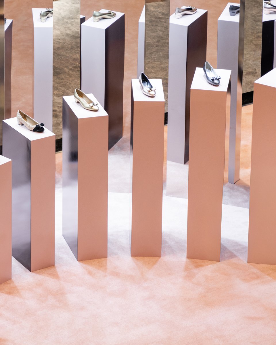 Ferragamo's tweet image. For Paragon&apos;s 25th anniversary, step into the world of Vara. An exclusive exhibition showcases 11 archival shoes and the celebrities who wore them, along with live artisan demonstrations and new designs of the iconic ballerina. #FerragamoVara

ferragamo.site/FerragamoBowGu…