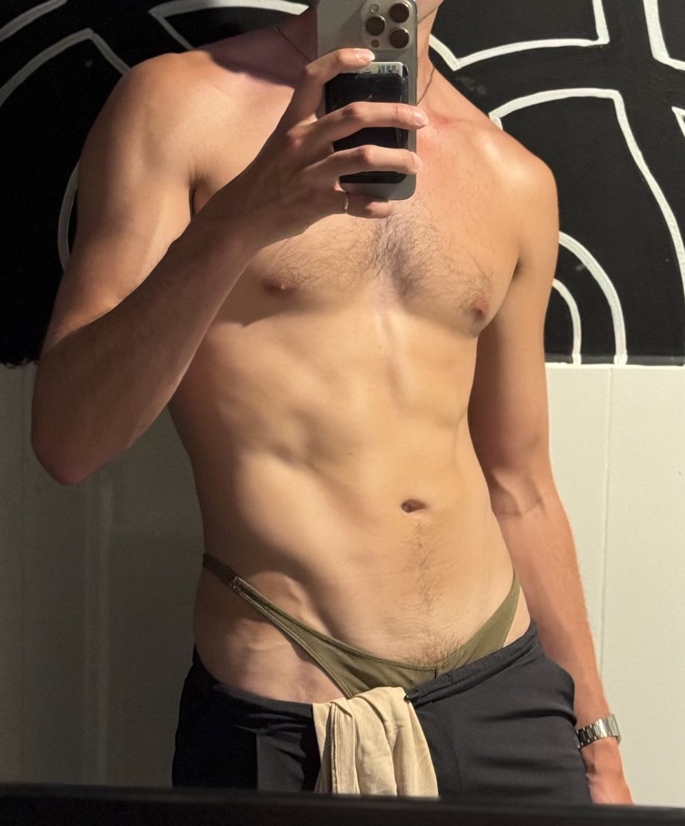 jet2evan2's tweet image. Thongs out for the boys, thongs out for the boys