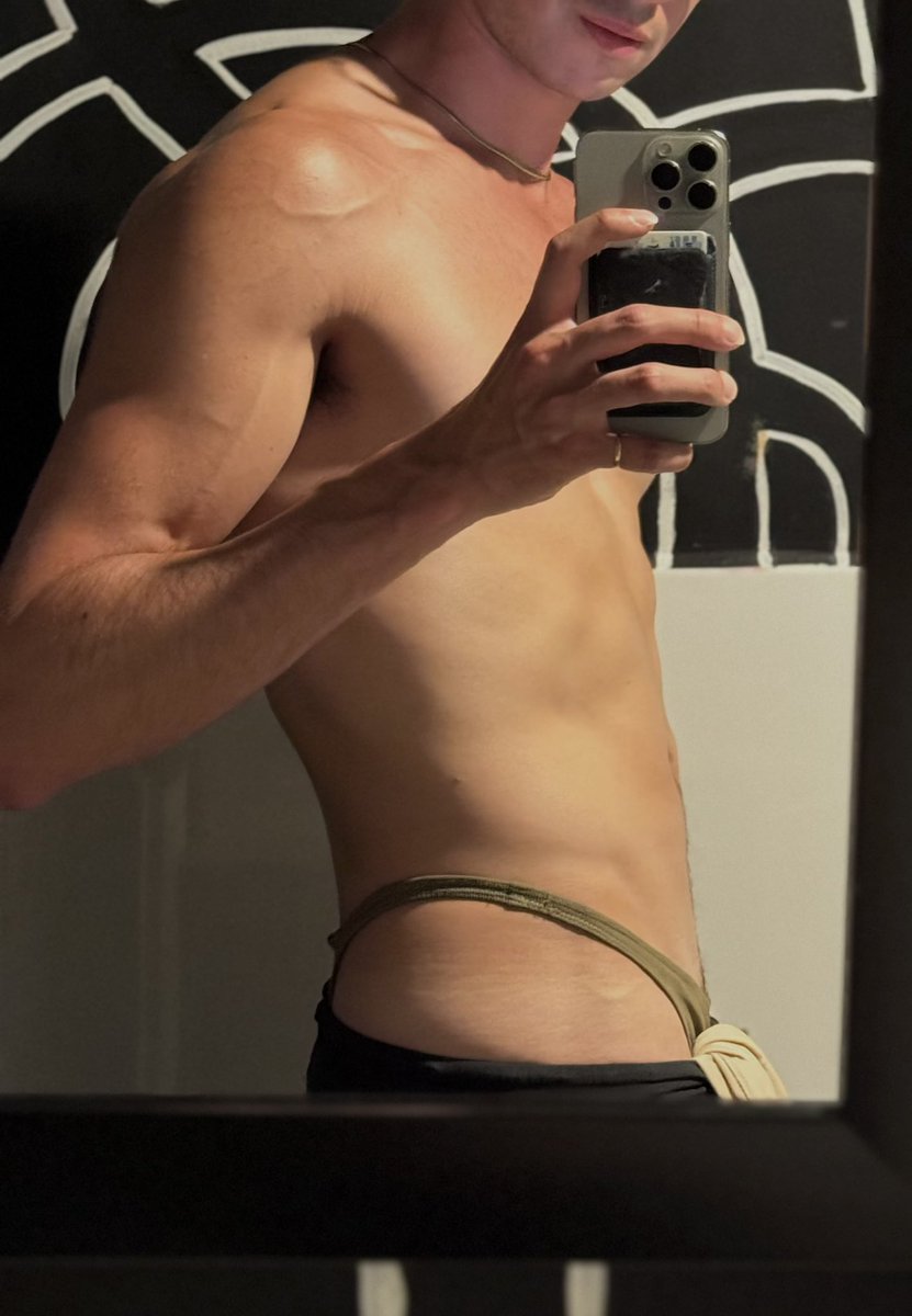 jet2evan2's tweet image. Thongs out for the boys, thongs out for the boys