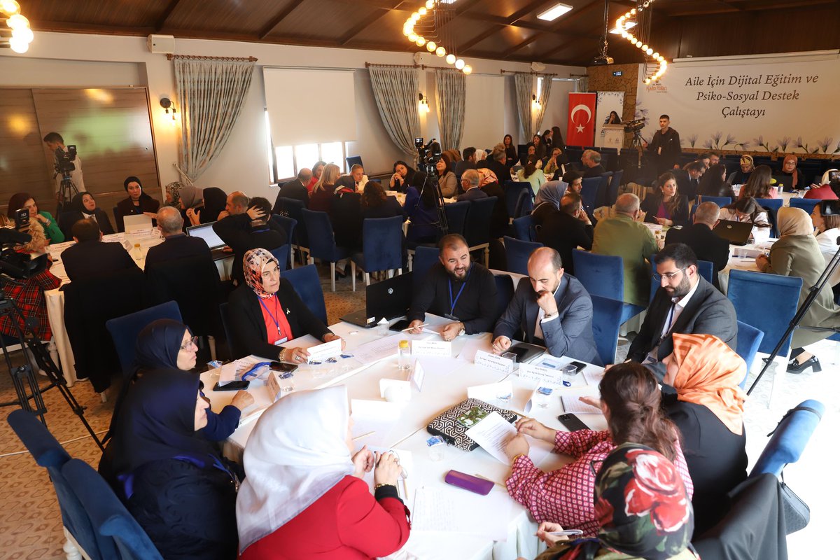 📍 Erzurum | Aile İçin Dijital Eğitim ve Psiko-Sosyal Destek Çalıştayı

"Asırlar boyunca bu topraklarda devletimizin dirliği, milletimizin birliği, daima ailelerimizin sağlamlığı sayesinde korunmuştur. 

Çünkü biliyoruz ki, aileye sahip çıkan bir toplum, aslında geleceğine,
