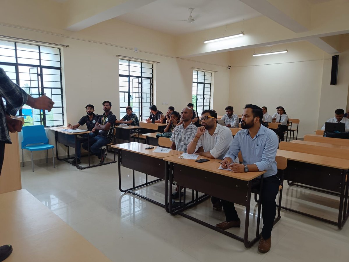 scellgecwc's tweet image. ✨ Innovation meets inspiration! Startup Cell GECWC successfully conducted the Startup Event under Vortex 3.0. A big thanks to all the brilliant minds who made it a grand success! 🔥#StartupVibes #Vortex3_0 #InnovationInAction #startupcell #scellgewc #startupbihar #startupindia