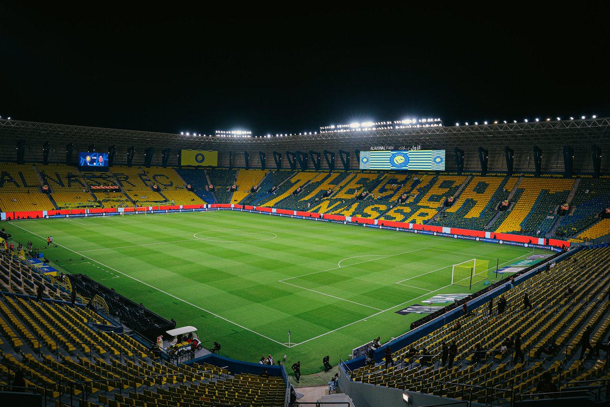 تقريباً الواجهه خلاص فل 💛

وبكذا انتهت تغطيتي لتذاكر #النصر 

الى الجمهور اللي بيحضر ارجوك تعال بدري اللي علينا سويناه باقي حضورك مانبي تم تأجيل التيفو