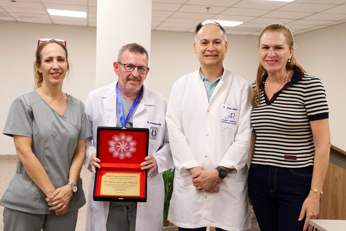 mariatbaran's tweet photo. Con más de 30 años de trayectoria, el Dr. Arza ha demostrado un compromiso ejemplar con la salud de la niñez paraguaya. 
Su ética profesional, entrega y espíritu de colaboración marcaron profundamente a sus colegas y fortalecieron de manera invaluable nuestros servicios de salud. https://t.co/gvQnuvIEM3