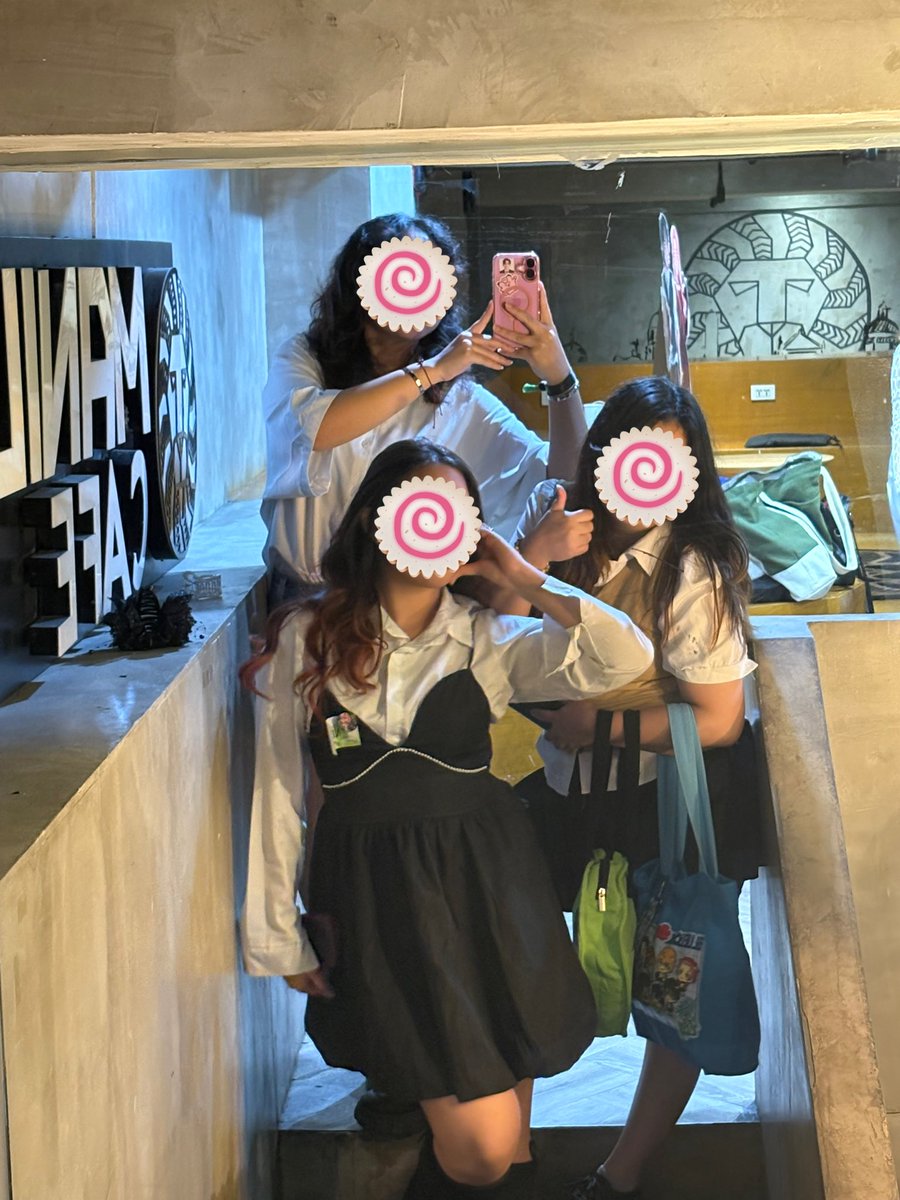 taiyakye's tweet photo. was able to go out and hang out with my friends again at the #PromMeToHer CSE!!!
I had so much fun talking wit people and ofcc the goated merch !! π https://t.co/qVL4reXIA7