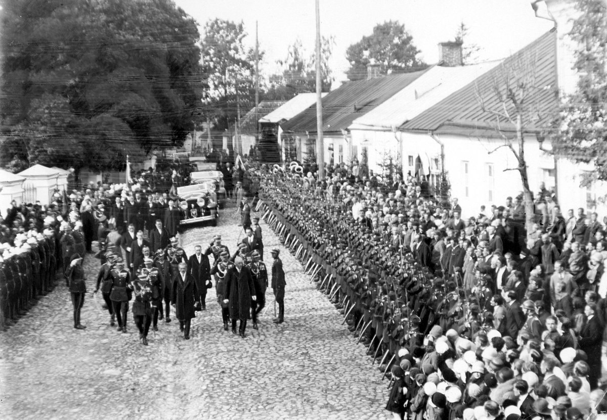 SanacjaPosting's tweet photo. On his visit to Eastern Poland, President Ignacy Mościcki stayed in Nowogródek (Navahrudak) and met with Belarusian, Jewish, and Tatar minorities, September 1929. https://t.co/TJcdBt63jR