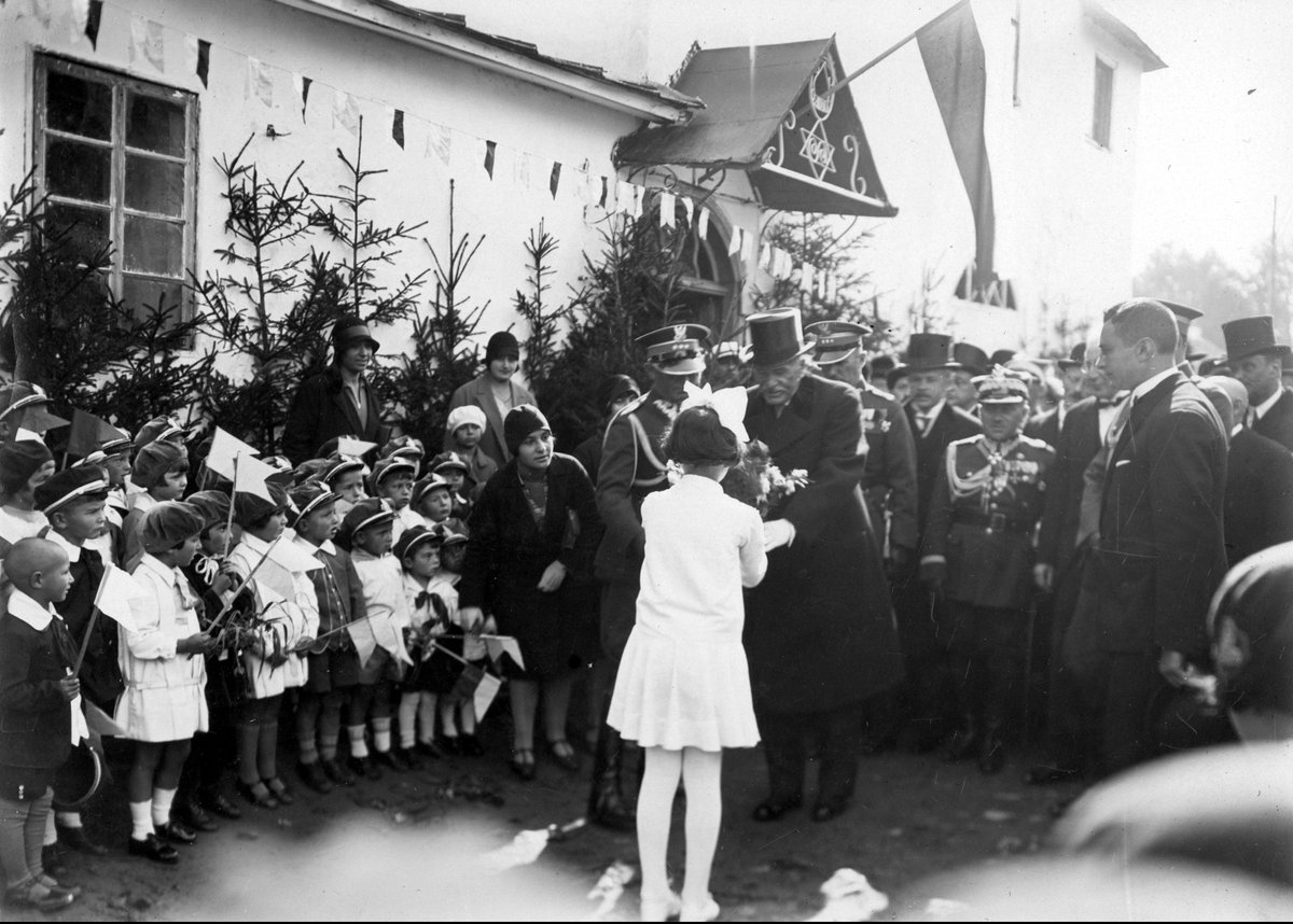 SanacjaPosting's tweet photo. On his visit to Eastern Poland, President Ignacy Mościcki stayed in Nowogródek (Navahrudak) and met with Belarusian, Jewish, and Tatar minorities, September 1929. https://t.co/TJcdBt63jR