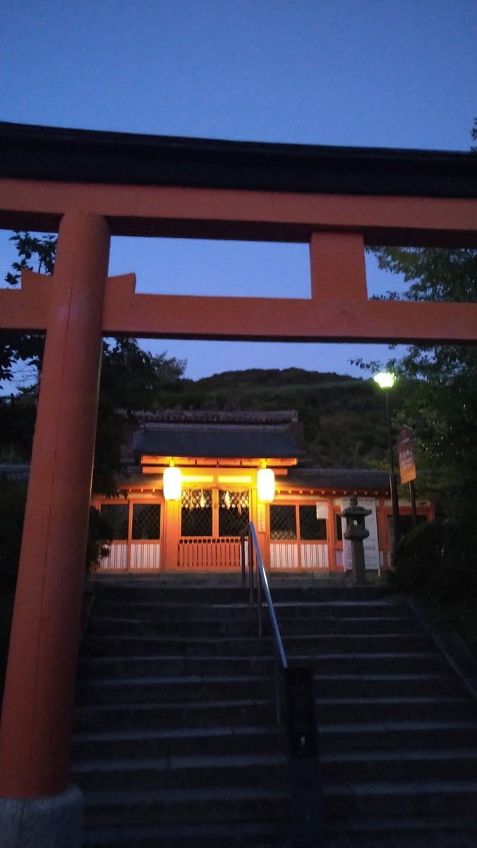 To1419_'s tweet photo. かりそめに　権現したる
死がひとつ
無地の小径に　
月明かり夜風
凪ふねに　慈を言祝ぎ
旅祈り一片 https://t.co/yFrK6CUq5X