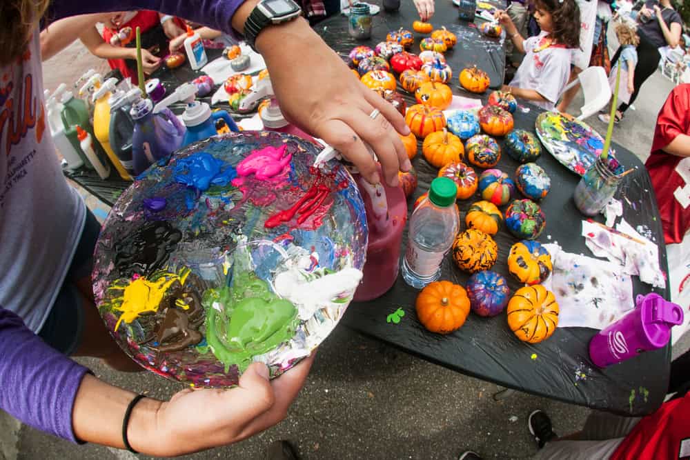 🎨 Art, music, food &amp; fun—Roswell style!
The 59th Roswell Arts Festival is happening this weekend at City Hall, Sept. 20–21 from 10 am to 5 pm. Shop 75+ artists, enjoy live tunes, grab a bite &amp; bring the kids. 🌳✨
#RoswellArtsFestival #RoswellGA #supportthearts