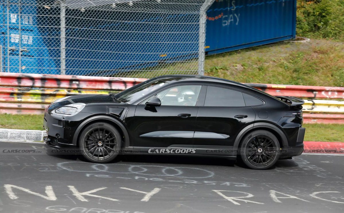 XaaronReviews's tweet photo. 🚨WILD Porsche Cayenne Turbo GT EV Spotted Testing With 1,000+ HP!!!!!!! #CayenneEV #TMA2025 #sstvi #AzerbaijanGP #F1 #Trending https://t.co/irHxP4QvfO