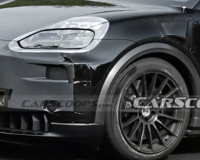 XaaronReviews's tweet photo. 🚨WILD Porsche Cayenne Turbo GT EV Spotted Testing With 1,000+ HP!!!!!!! #CayenneEV #TMA2025 #sstvi #AzerbaijanGP #F1 #Trending https://t.co/irHxP4QvfO