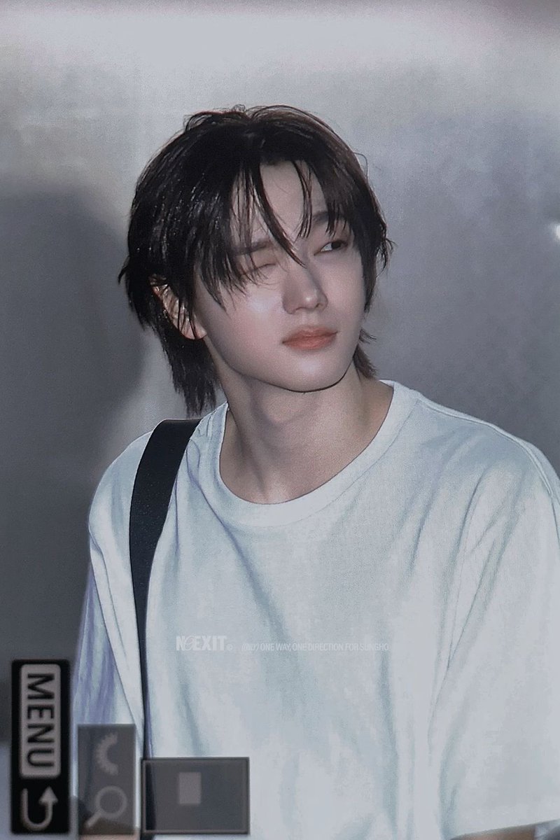 아니 흰 티만 걸쳐놔도 되는 애한테
자꾸 되도않는 이상한 옷 실험 하지 말라코 했다