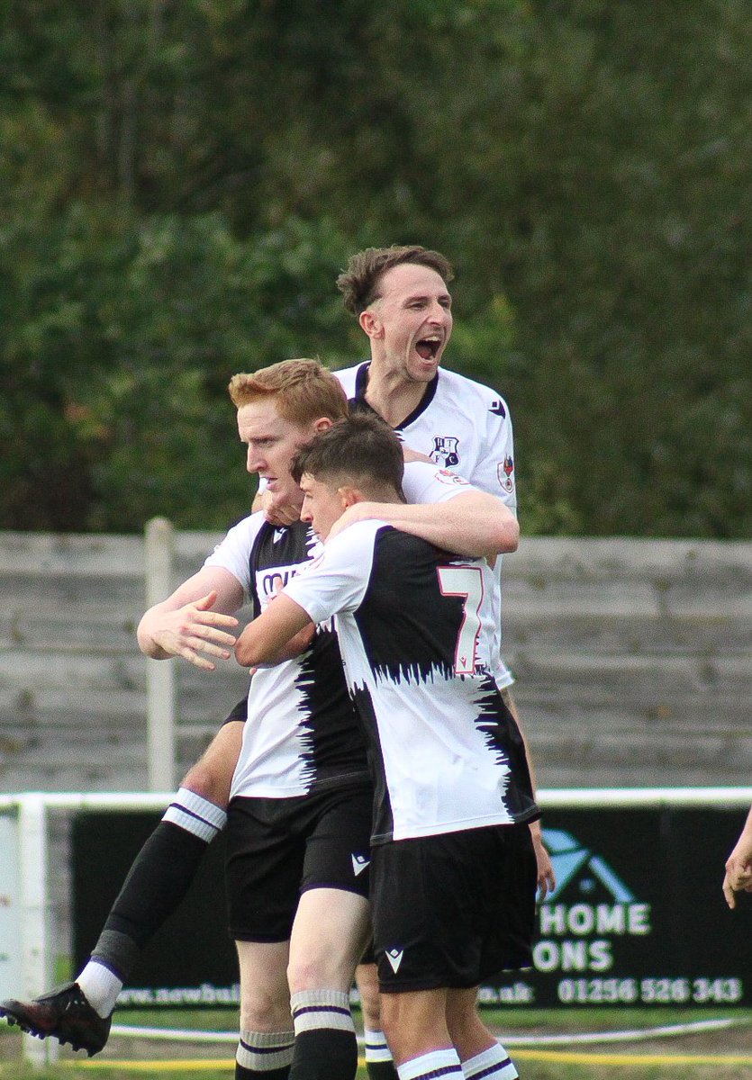📸 They say a picture is worth a thousand words, and this one perfectly captures <a href="/HalsteadTownFC/">Halstead Town FC</a>'s 2-1 triumph against Coggeshall Town in <a href="/thefavase/">TheFaVase</a>

#ESL #FAVase