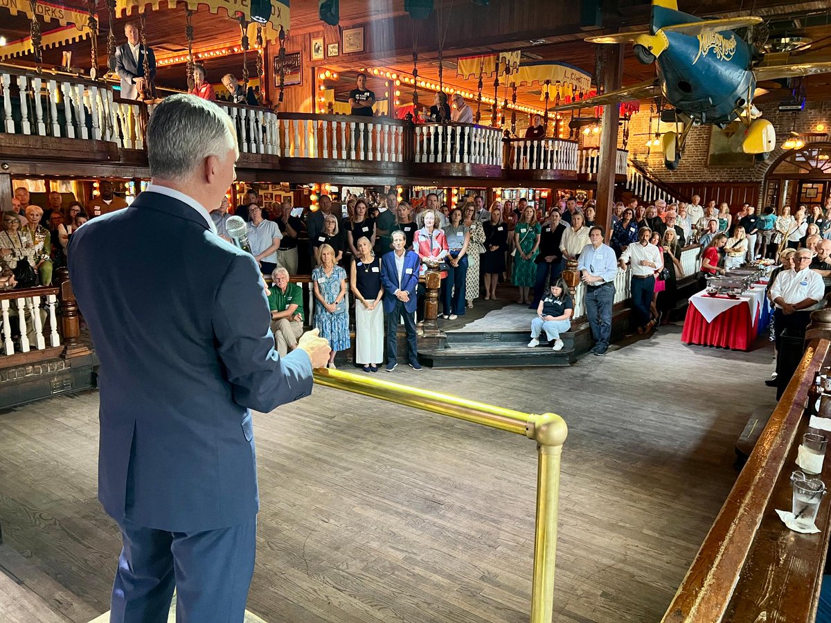 davidjollyfl's tweet image. I am so thankful we had the opportunity to meet with so many constituents in Pensacola. Earlier this week, we spent a few days building our coalition and sharing our message of a brighter future for Florida.