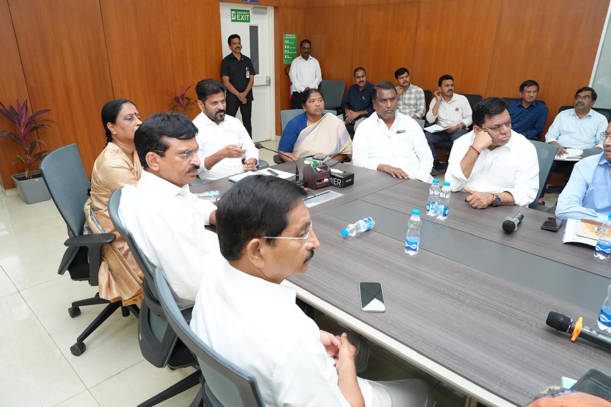 revanth_anumula's tweet photo. మేడారం అభివృద్ధి ప్రణాళికపై సమీక్ష నిర్వహించాను. ఈ నెల 23 న మేడారంలో పర్యటించబోతున్నాను. మేడారం అభివృద్ధిపై క్షేత్రస్థాయిలో సందర్శించి సమ్మక్క సారలమ్మ పూజారులను సంప్రదించి, వారి సూచనల మేరకు, వారి ఆమోదంతో అభివృద్ధిపై డిజైన్లను విడుదల చేయాలని నిర్ణయించాం. 

మేడారం జాతర పనులకు సంబంధించి టెక్నికల్ కమిటీని ఏర్పాటు చేయాలని అధికారులను ఆదేశించాను. పూజారులు కోరిన విధంగా ప్రస్తుతం ఉన్న ఆలయ ఆవరణను మరింత విస్తరించాలని భావిస్తున్నాం. గద్దెలను యథాతథంగా ఉంచి సంప్రదాయాలను తూచ తప్పకుండా గౌరవించేలా అభివృద్ధి ప్రణాళిక ఉండాలని ఆదేశించాను. 
గిరిజన సంప్రదాయం ఉట్టిపడేలా స్వాగత తోరణం డిజైన్లు ఉండాలని సూచించాను.

ఈ సమీక్షలో మంత్రులు  శ్రీమతి కొండా సురేఖ, శ్రీ పొంగులేటి శ్రీనివాసరెడ్డి,  శ్రీమతి సీతక్క,  ఎంపీ శ్రీ బలరాం నాయక్
సలహాదారు శ్రీ వేం నరేందర్ రెడ్డి,
శ్రీ అడ్లూరి లక్ష్మణ్ పాల్గొన్నారు.

#MedaramDevelopment