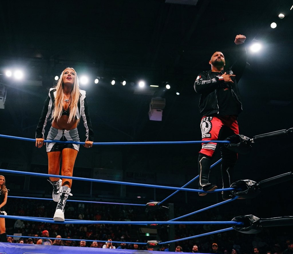 They always say Barbie is the best manager.  All she needs is a hot accessory 💋