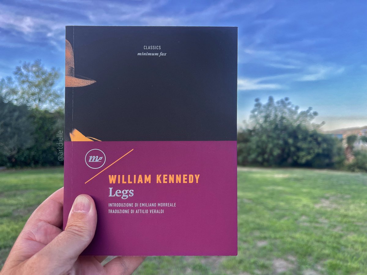 Weekend vibes con un classico che non delude: ho scelto "Legs" di William Kennedy (Minimunfax) per #CosaLeggoNelWeekend! E voi, cosa state leggendo in questo weekend autunnale? Condividete nei commenti, sono curioso di scoprire i vostri tesori!

È il primo capitolo dell’osannata