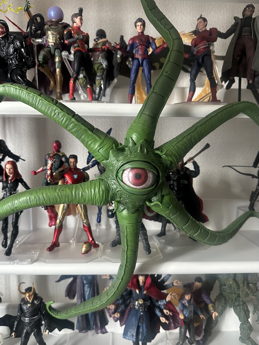 【マーベルレジェンド ガルガントス】

...というか、シュマゴラスです。シュマちゃんこれ最高フィギュアすぎるし、想像の1.5倍大きかったし、眼球と瞼が可動するのも大好き。手に入って良かった本当にいじってて楽しい。シュマちゃんのハイクオリティフィギュアが手に入る令和素晴らしいですね。