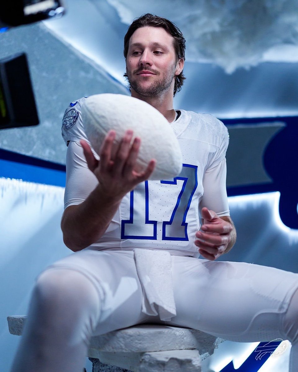 joshallensgf's tweet image. i’m going to name my firstborn josh allen