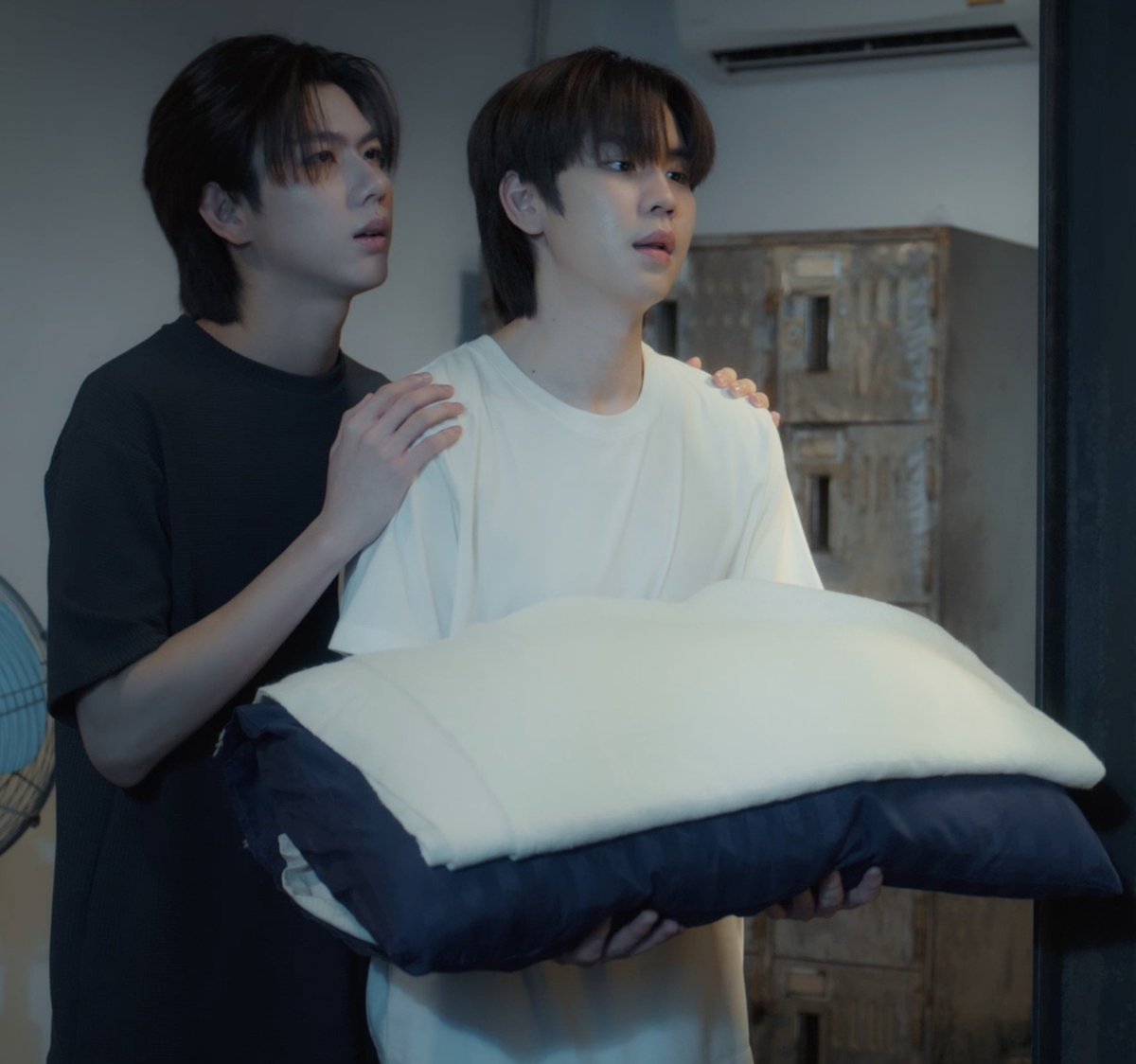 ปกป้องเป็นเด้กยักที่อยู่กับพี่ปัณณ์แล้วเหลือตัวเท่านิ 🤏🏻

#stamp_panachkorn
#RevampSeriesEP5