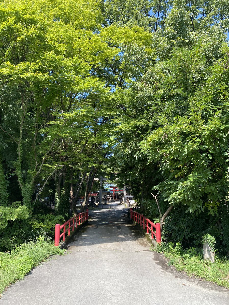 _sansikan's tweet photo. 会津若松で養蚕国（こがいくに）神社を知って立ち寄りました。

調べていたときに見つけた蠶養國神社のお話（7分のラジオ音声）の語りが味わい深いので添付。
https://t.co/jU8qFbonP8

参拝したときのことをHPの蚕糸帖に書きました。蚕糸帖「福島県にある養蚕国神社」
https://t.co/Ww1QJxft9v https://t.co/fqh8srxom2