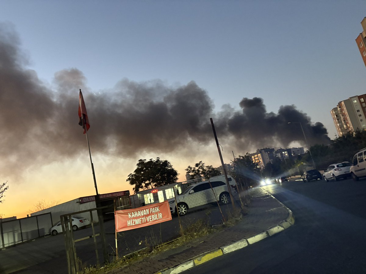 İstanbul küçükçekmece birden gökyüzü karardır dumanla