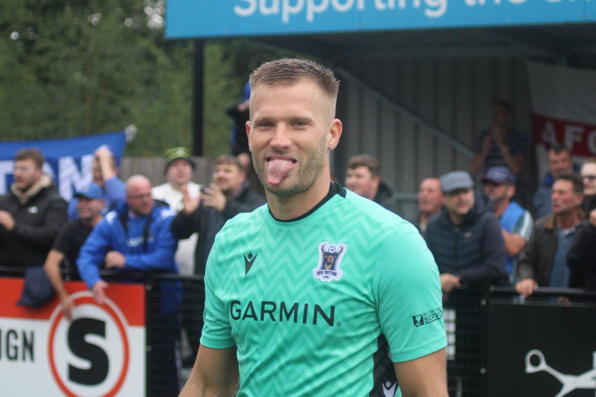 The keeper <a href="/ryan_gosney/">Ryan Gosney</a> x donuts 🍩 

#GoStags🦌 #AwayDays #WeAreTotton