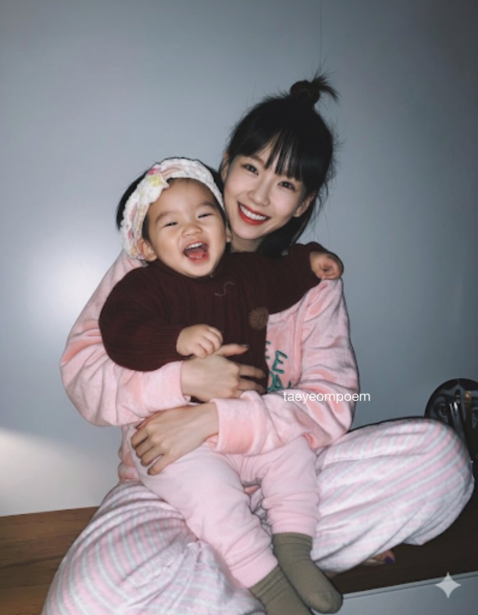 Littlemixshines's tweet photo. taeyeon with her younger self 💜 
#TAEYEON #태연
#GirlsGeneration #소녀시대 https://t.co/zX7aycNTNI