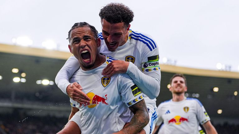 JRCooper26's tweet photo. Across Leeds United's last 16 away Premier League matches, 75% of their points have been won at Molineux (6/8). #lufc https://t.co/xcnkx3n1Vk
