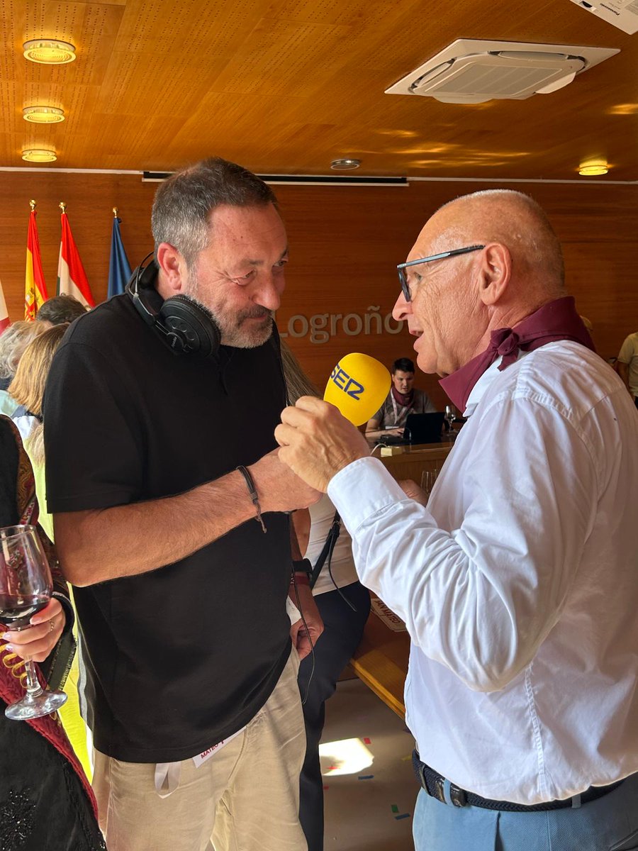 LiborSecka's tweet image. The #wine is not only a drink. It&apos;s a culture and lifestyle. It&apos;s a tradition and a bridge between the people and nations.
Complete understanding on this with the mayor of @AytoLogrono @conrado_escobar.
Fiestas #SanMateo
#LaRioja