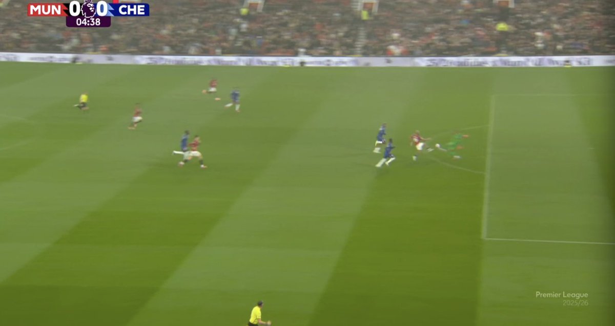 🟥 | Red Card : ROBERT SANCHEZ 
⏱️ | 5 MIN

👹 Man United 0 — 0 Chelsea 🔵

#FPL | #FPLCommunity | #MUNCHE