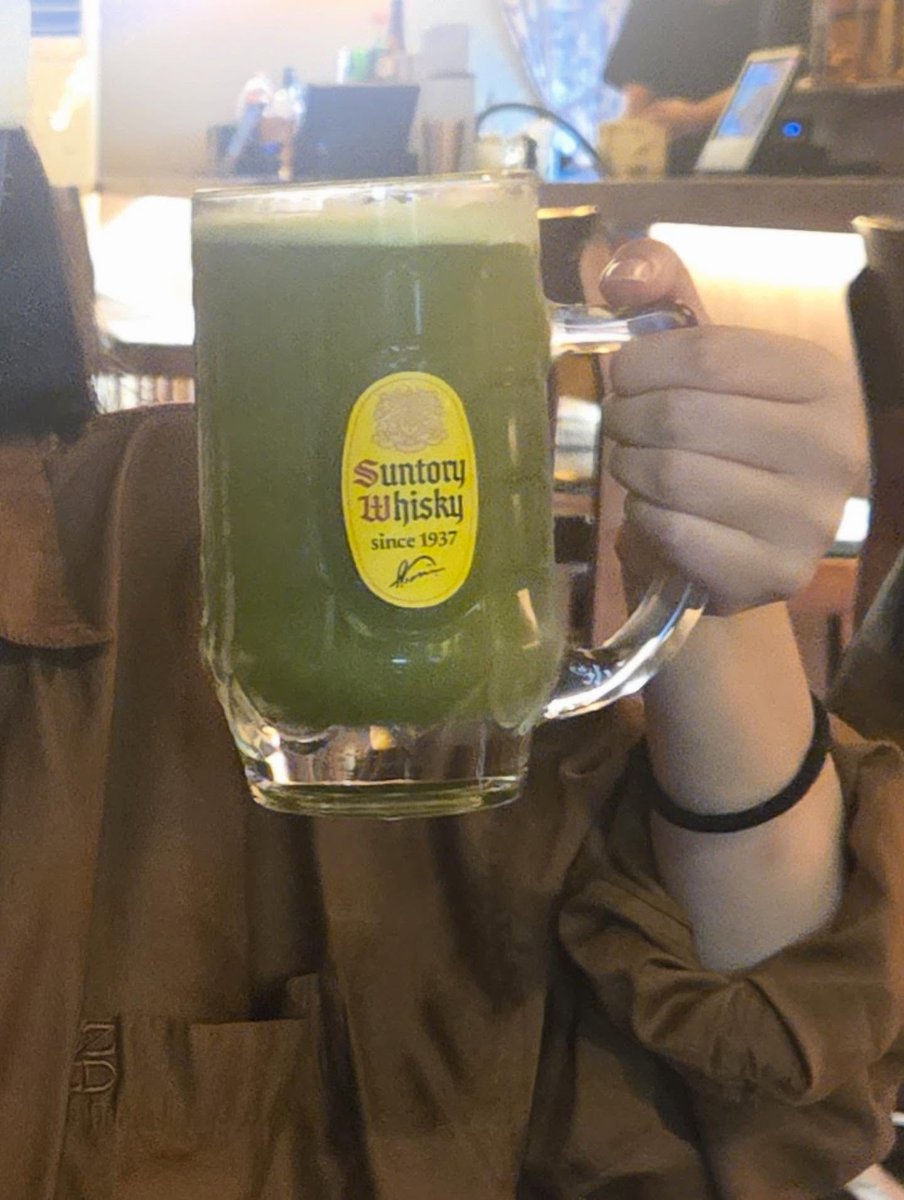 yericitou's tweet photo. Yeri bebendo cerveja com matcha, que peculiar...🙃 https://t.co/rvHRSbxASt
